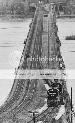 bridge conrail rail rockville welded bobbalew negotiates train