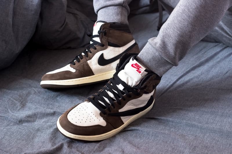 travis scott sail on feet