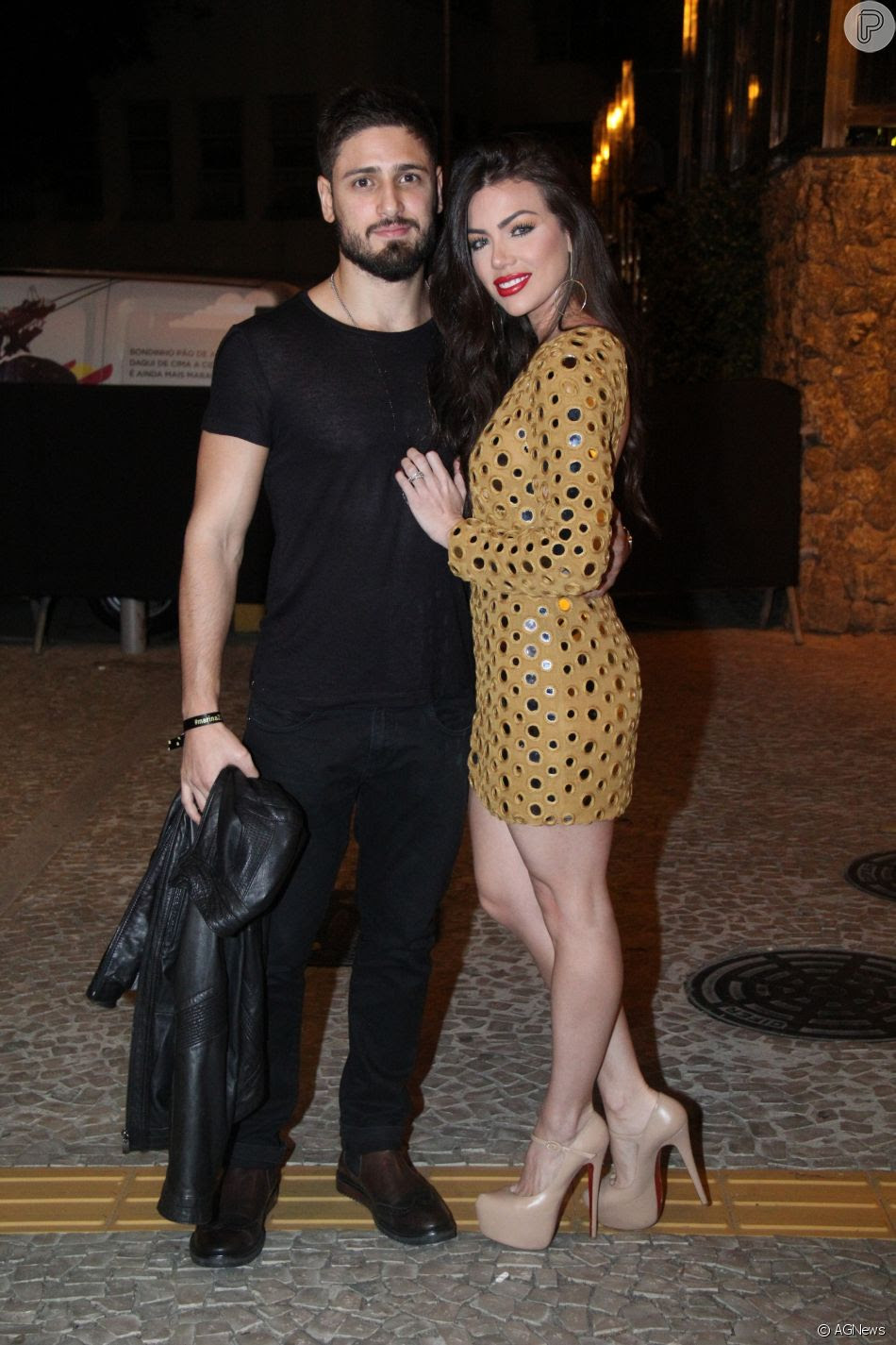Daniel Rocha e a noiva, LaÃse Leal, marcaram presença no aniversário de Marina Ruy Barbosa