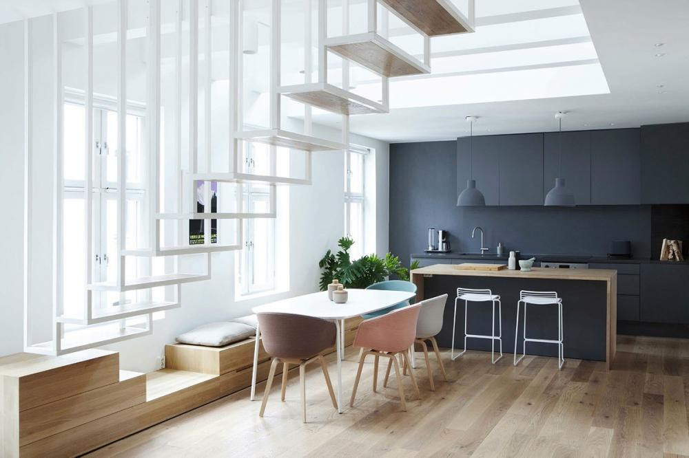 Phòng ăn hiện đại đẹp Những chiếc ghế sắc màu pastel tạo điểm nhấn hút mắt cho phòng ăn hiện đại.