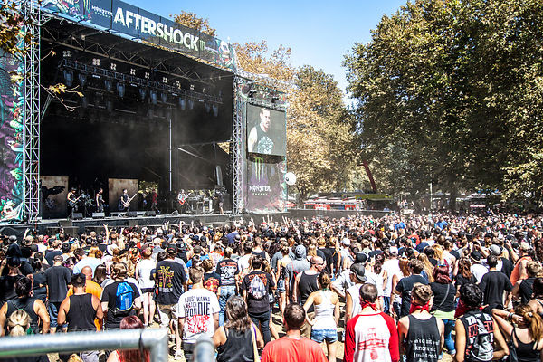 Fans watching Escape the Fate, Aftershock 2014