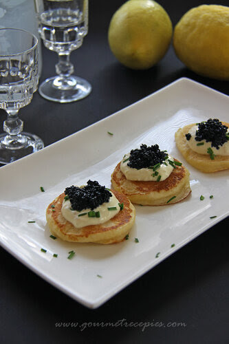 Gourmet Recipes: Mini blinis with horseradish cream and caviar Gourmet Recipes: Mini blinis with horseradish cream and caviar
