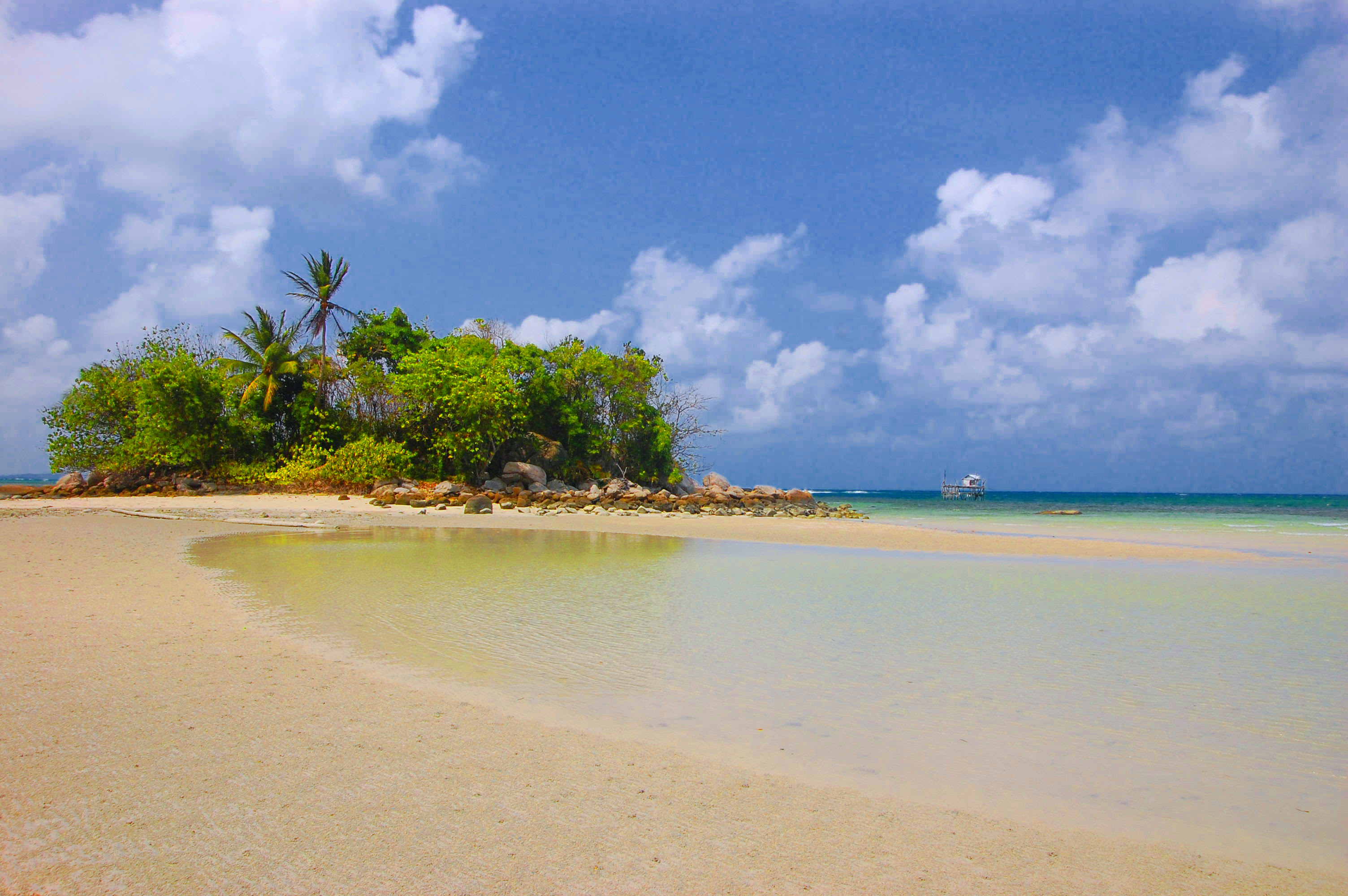 Gambaran Pemandangan Tepi Pantai