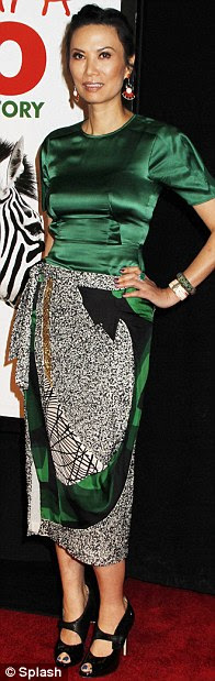 http://i.dailymail.co.uk/i/pix/2011/12/13/article-2073426-0F28130500000578-648_196x619.jpg