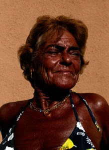tanned woman efigenias