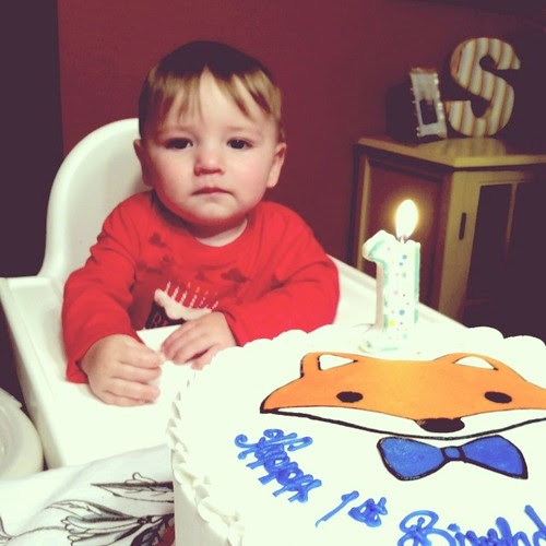 7:09pm Happy Birthday!!!! {have your cake and eat it too!} #griffinjustin #happybirthday #oneyearold #5 #mybaby #cake #fox #swansoncasa