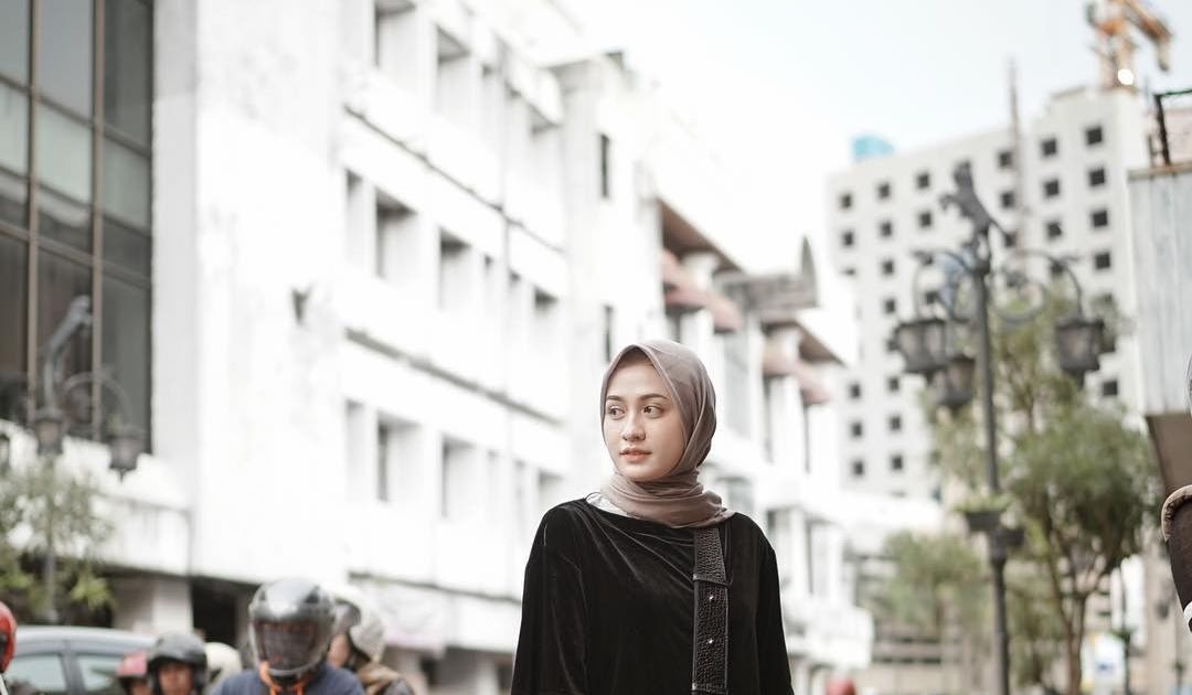 25 Trend Terbaru Style  Hijab Celana  Kulot  Coklat  Tua 