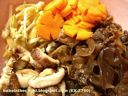 tzai choy - dried lily bud, carrot, black mushroom and cloud ears