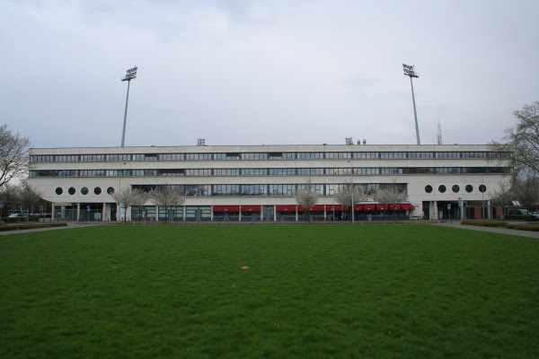 Maastricht_Stadion_De_Geusselt.jpg Maastricht_Stadion_De_Geusselt.jpg