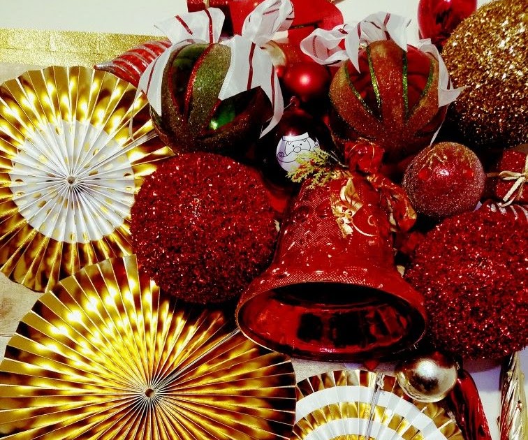 Diy Christmas Photography Backdrop : Make DIY Christmas Photo Backdrops with Scrapbook Paper