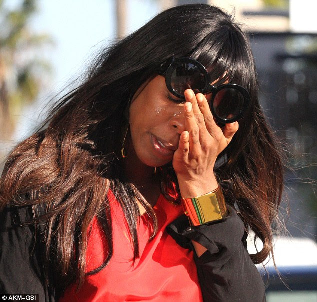 It's My Birthday & I Cry If I Want To! KELLY ROWLAND IN TEARS AFTER LUNCH DATE - Diva Snap.com