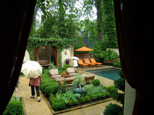 P5170172-Duck-Pond-Garden-Med-Orange-Chaises