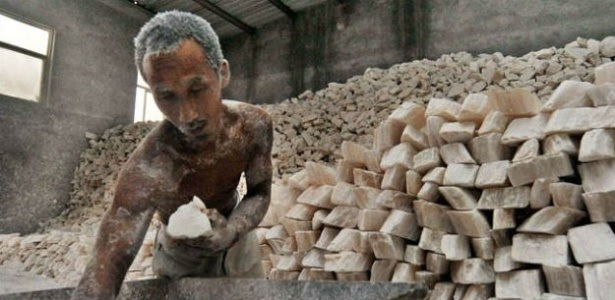 OIT/Radio ONU A maior parte das pessoas vítimas da escravidão moderna trabalha em indústrias como agricultura, pesca, construção, confecção têxtil, mineração, serviços e trabalho doméstico.