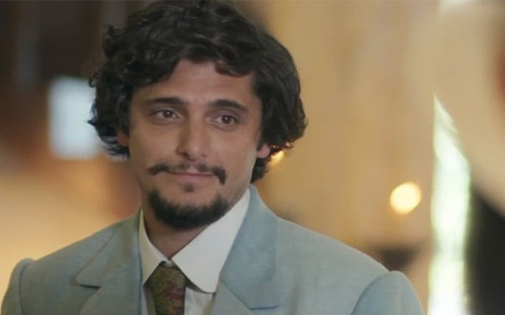 Uirapuru (Bruno Gissoni) vai enganar Mariana (Chandelly Braz) com seu discurso de poeta - ReproduÃ§Ã£o/TV Globo