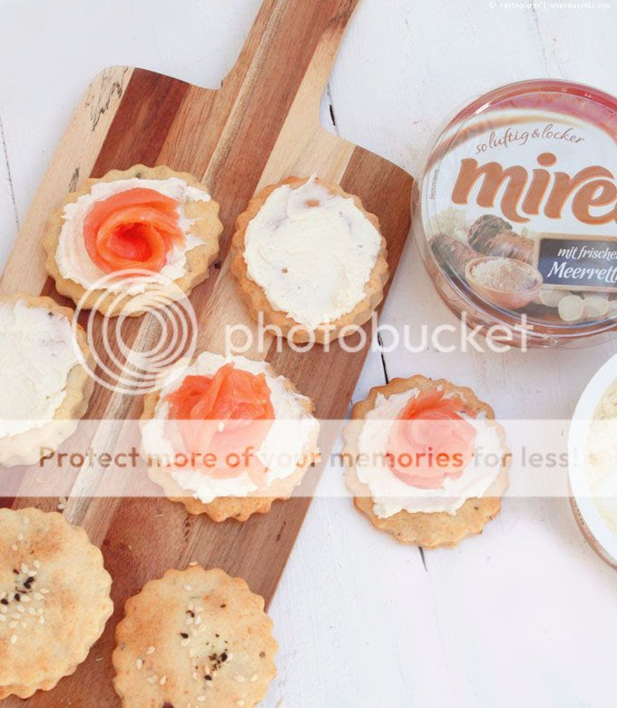 herzhafte Plätzchen mit Lachs | whatinaloves.com http://i402.photobucket.com/albums/pp103/Sushiina/cityglam/cityglam001/lchscookie1_zps89sspf3k.jpg