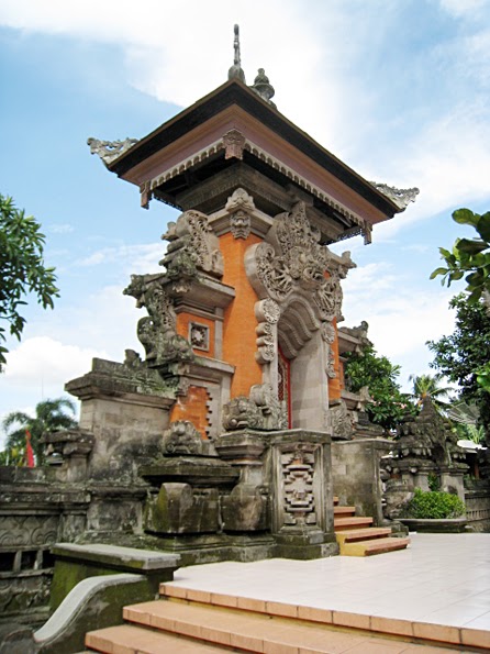 Tugas softskill 2 Ilmu Budaya Dasar " Rumah Adat Bali