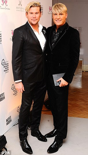 http://i.dailymail.co.uk/i/pix/2011/11/14/article-2061546-0ECCA3F100000578-105_306x539.jpg