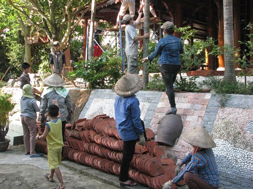 Cận cảnh tháo dỡ biệt phủ 100 tỷ của đại gia vàng ở Đà Nẵng - ảnh 5 Hình ảnh Cận cảnh tháo dỡ biệt phủ 100 tỷ của đại gia vàng ở Đà Nẵng số 5