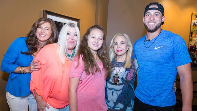 photo Melissa-DeAyala-Lara-Bell-Kirin-Flores-Carolyn-Farb-h.c.-George-Springer_zpsnnzeatnb.jpg