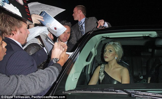 http://i.dailymail.co.uk/i/pix/2011/12/05/article-0-0F0F25AF00000578-177_634x390.jpg