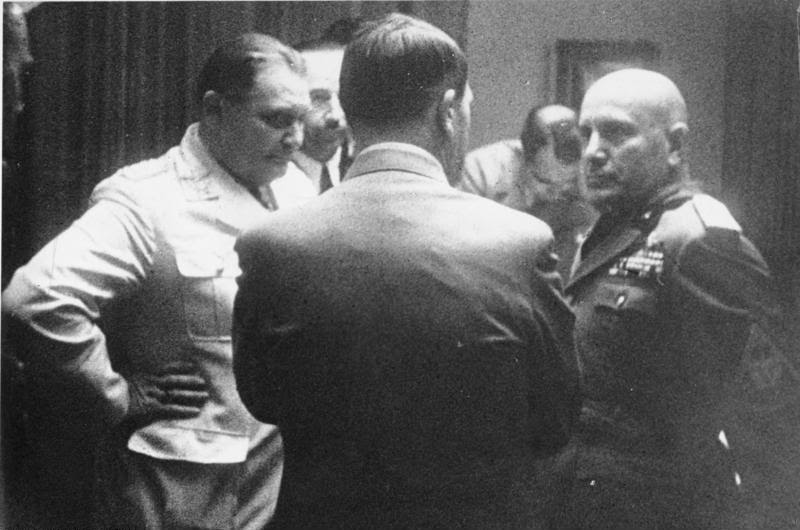 File:Bundesarchiv Bild 183-R98388, Münchener Abkommen, Hitler, Göring, Mussolini.jpg