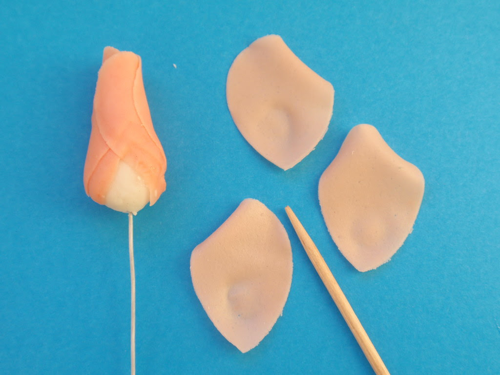 Making a full sugar flower rose
