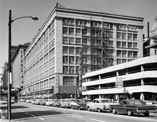 Chicago Urbanist: Redevelopment: from parking garage to high rise