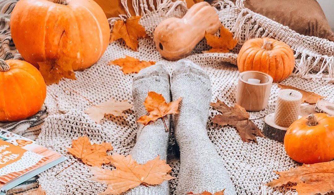 Cozy Autumn Aesthetic Wallpaper : Pin by BeautyandtheBoston on Falling