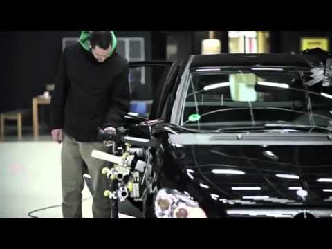 vídeo que muestra como un coche invisible