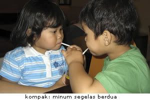 Kompak: minum segelas berdua
