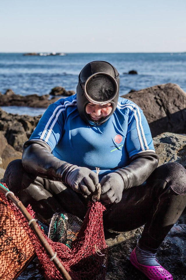 Câu chuyện cực ngầu về những nàng tiên cá 70 tuổi cuối cùng trên đảo Jeju - Ảnh 11.