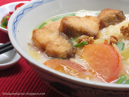 Fish fillet Mee Hoon soup (rice vermicelli noodle soup) 鱼肉米粉