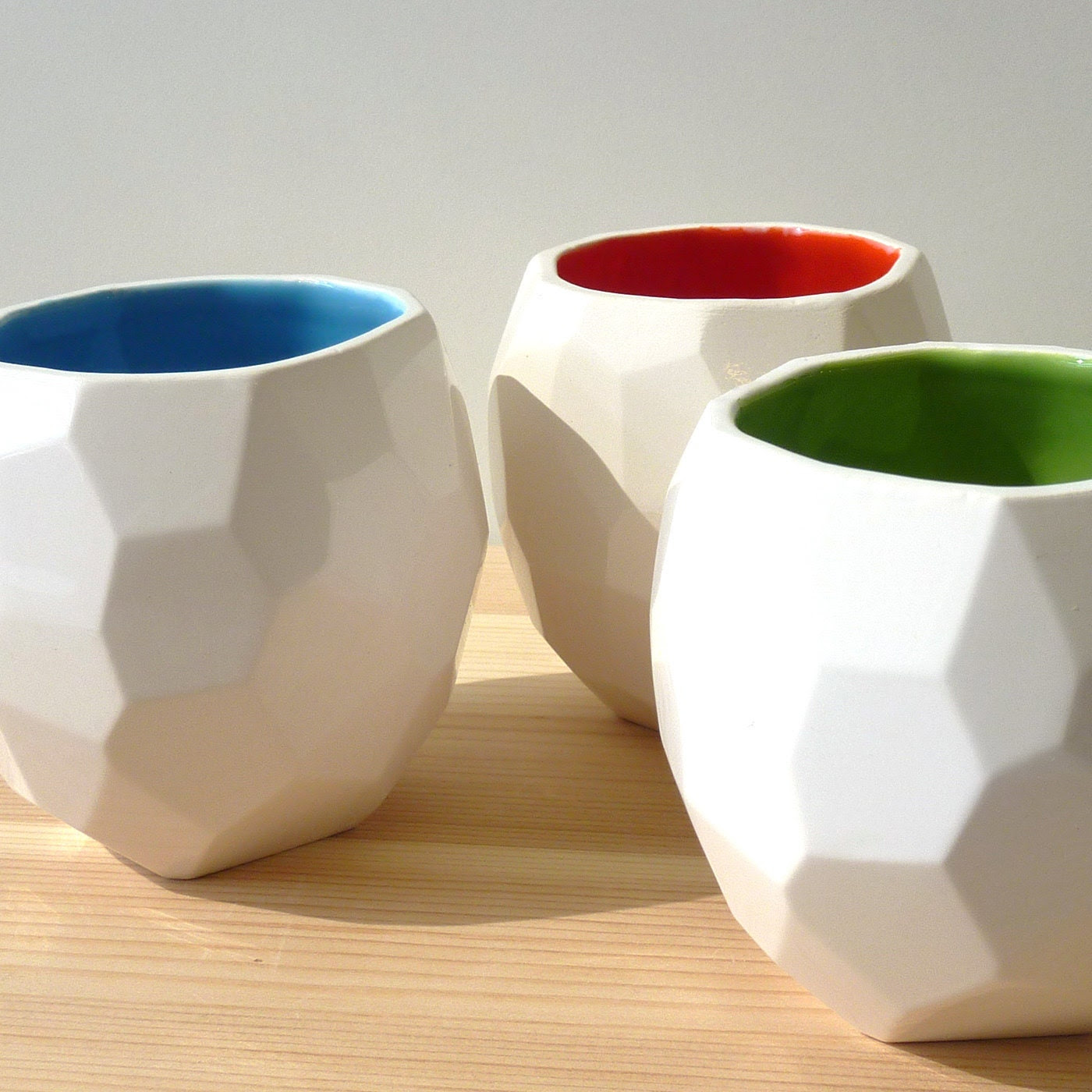 Modern ceramic cup handmade in polygons - Poligon Cup - Grey - studioLORIER Modern ceramic cup handmade in polygons - Poligon Cup - Grey - studioLORIER