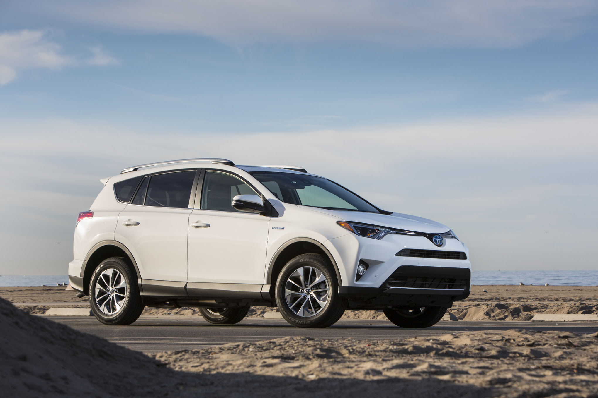 2016 Toyota RAV4 Hybrid Review and Rating Motor Trend 2016 Toyota RAV4 Hybrid Review and Rating Motor Trend