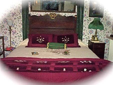 Bed & Breakfast «Seasons At Magnolia Manor», reviews and photos, 111 Springdale Ave, New Windsor, MD 21776, USA