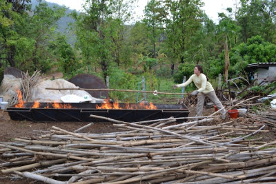 16-Stoking-the-XLT1k-with-long-bamboo 16-Stoking-the-XLT1k-with-long-bamboo
