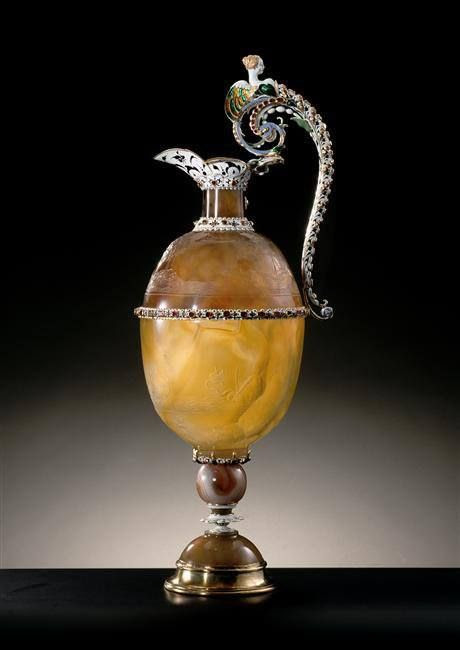 Aiguière en agate, entrée dans la collection de Louis XIV entre 1681 et 1684 – Monture: Jean Vangrol, Paris, vers 1640 - Paris, Musée du Louvre