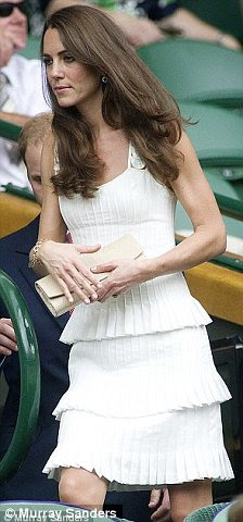 http://i.dailymail.co.uk/i/pix/2011/11/14/article-2061449-0ECC7E5B00000578-733_224x480.jpg