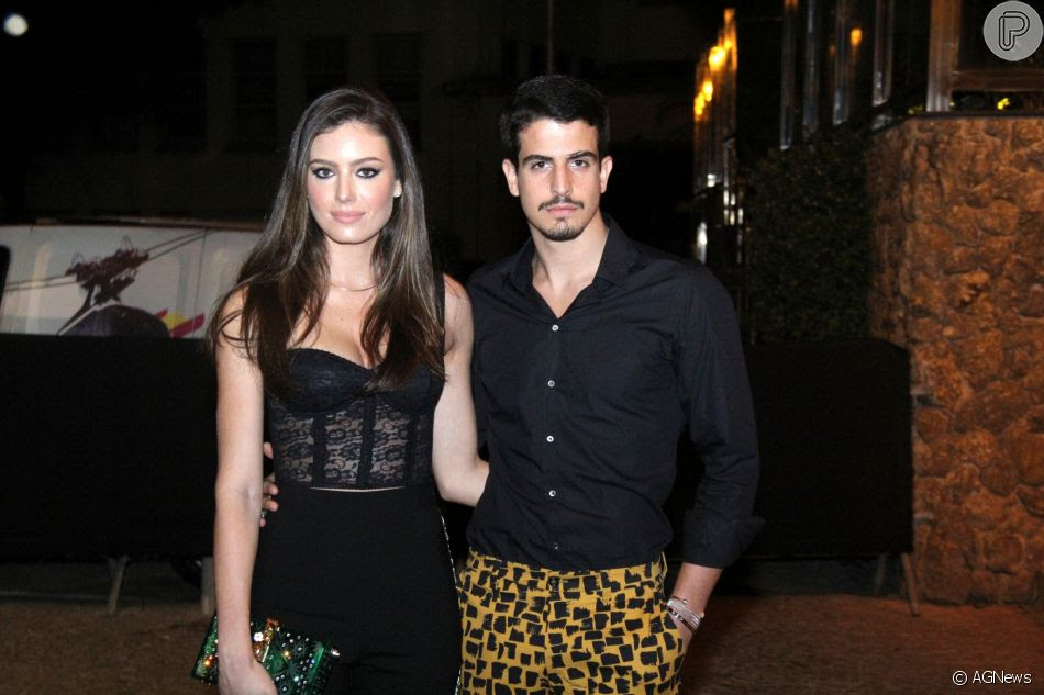 Enzo Celulari e a namorada, Victória Bartelle, estiveram no aniversário de Marina Ruy Barbosa na noite deste sábado, 30 de junho de 2018, no Morro da Urca, no Rio de Janeiro