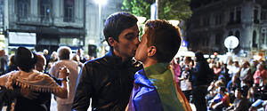 Americana processa TODOS os gays do planeta Terra Americana processa TODOS os gays do planeta Terra