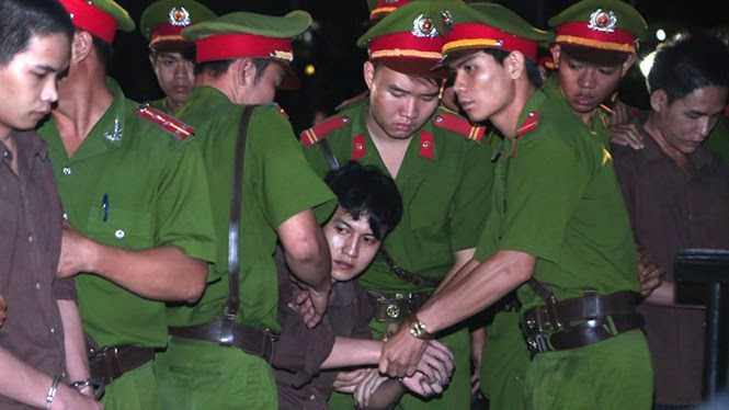 Cận cảnh ánh mắt khó đoán của Nguyễn Hải Dương tại tòa - ảnh 11 Hình ảnh Cận cảnh ánh mắt khó đoán của Nguyễn Hải Dương tại tòa số 11