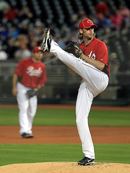 http://upload.wikimedia.org/wikipedia/commons/thumb/5/53/Bronson_Arroyo_2011.jpg/450px-Bronson_Arroyo_2011.jpg