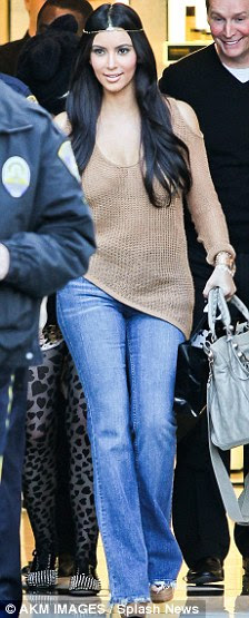 http://i.dailymail.co.uk/i/pix/2012/01/21/article-2089769-11636BAF000005DC-385_224x555.jpg