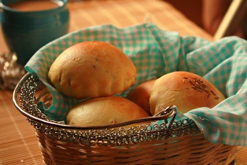 Komaj | Persian Bread Stuffed With Dates