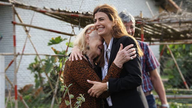 Awada dijo: "Me transmitieron su esperanza por el país que sueñan para sus hijos y nietos"