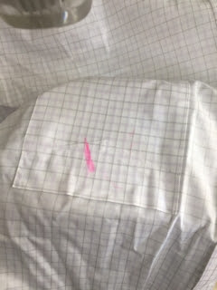 ワイシャツ ポケット ピンク色のしみ 旭川市のクリーニング師 しみ抜き師 岡田 真幸
