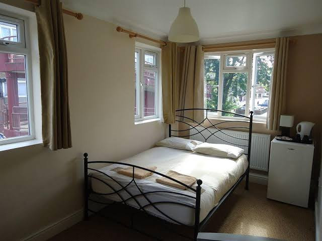 Reviews of The Hour Glass Hotel & Pub in London - Hotel