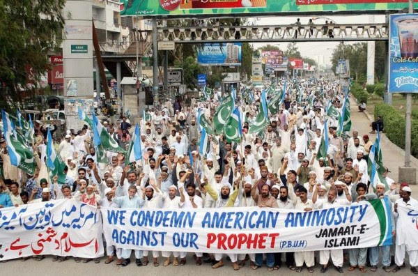 Activists of Jamat-e-Islami chant slogans against the anti-Islam movie released in the USA, Karachi, Pakistan. Image by Owais Aslam Ali. Copyright Demotix (14/9/2012) Activists of Jamat-e-Islami chant slogans against the anti-Islam movie released in the USA, Karachi, Pakistan. Image by Owais Aslam Ali. Copyright Demotix (14/9/2012)