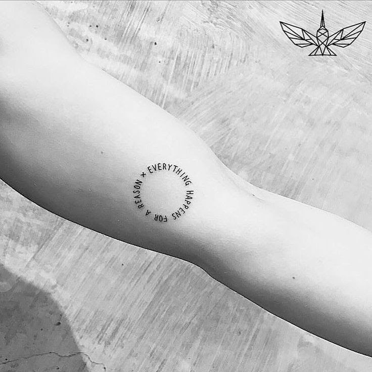 Tattoo Rippen Frau Schriftzug