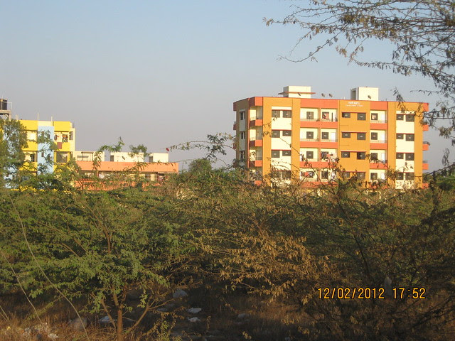 Visit Lake Palace, a 1 BHK for Rs. 17.25 Lakhs (approx) & a 2 BHK Flat for Rs. 24.25 Lakhs (approx), Phoolmala, behind Shri Ram Best Wadapav Center, off Pune Bangalore Highway, Shirwal, District Satara 412801 - 22